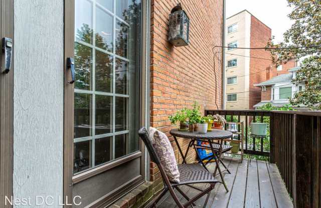 3742 Jocelyn St NW Gallery 2