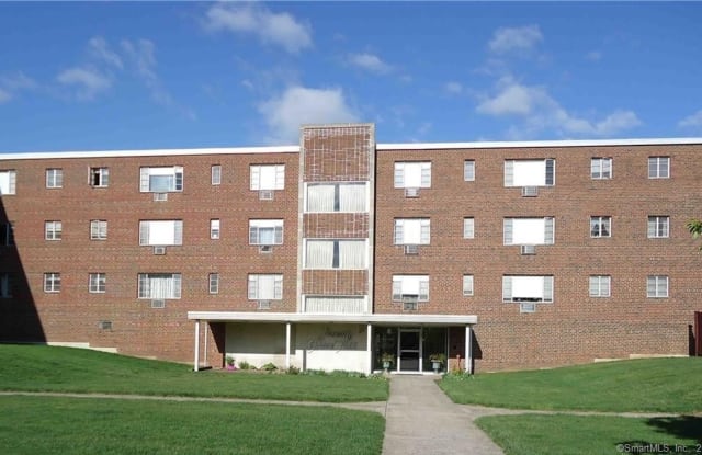 70 Grove Hill Street - 70 Grove Hill, New Britain, CT 06052