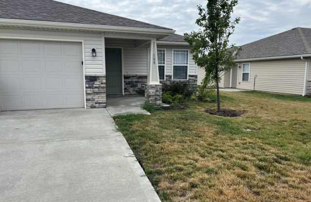 108 SW Sunflower St photos photos