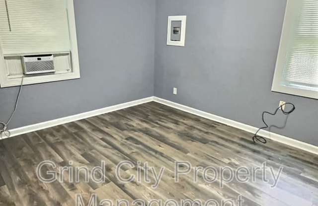3042 McAdoo Avenue - 3 photos photos