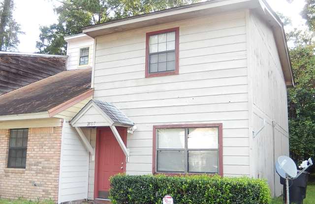 COOL SE 2/1.5 w/ Stainless Steel Appliances, Large Bedrooms! Available Now for $995/month! - 2807 Botany Place, Tallahassee, FL 32301