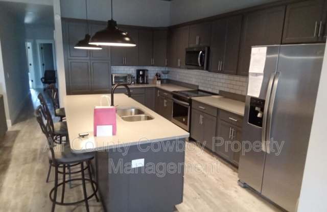 2325 E. Grand Ave photos photos