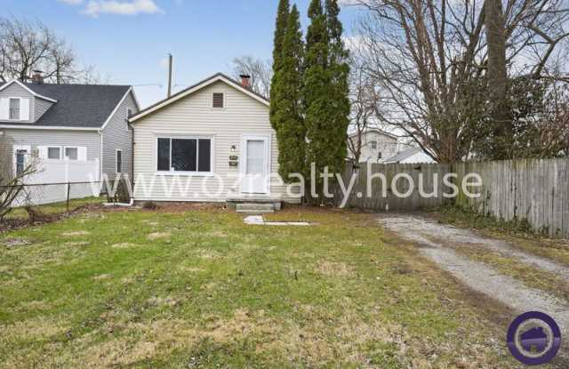 1913 Newport Ave photos photos