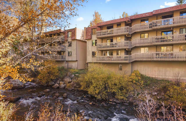 1020 E Hopkins Avenue unit: 9 photos photos