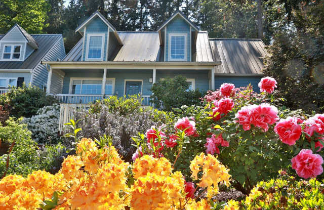 Stunning View With This Cape Cod Cottage In Langley! photos photos