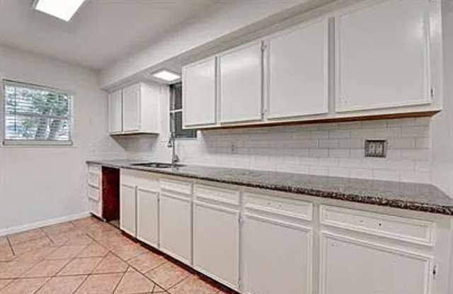 House For Rent 219 Schley St, Richwood, TX 77531 Gallery 4