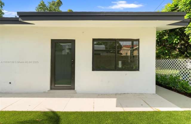 2442 SW 3rd St photos photos