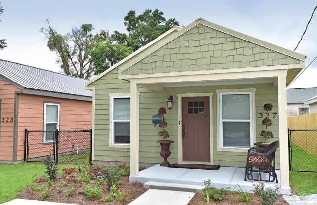 327 N Reus St - 327 N Reus St, Pensacola, FL 32501