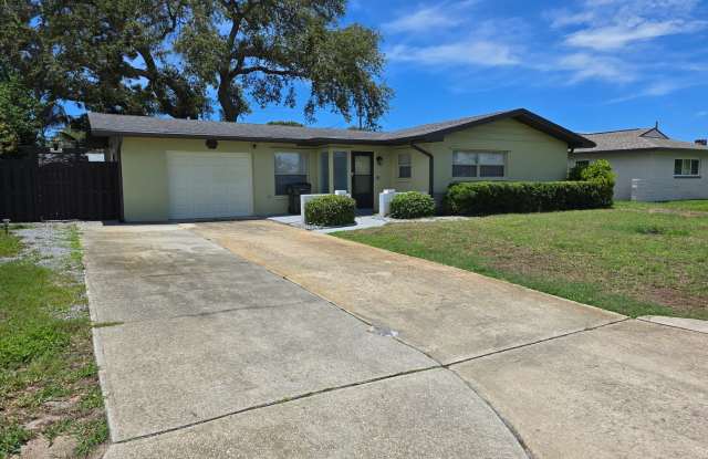 Live the Florida Lifestyle – Turnkey 2BR Home Just Minutes from the Beach! Includes Utilites! Gallery 1