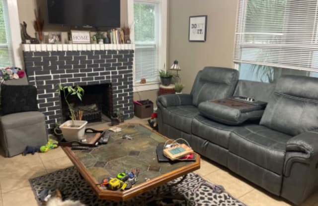 913 N Alabama Ave - 913 North Alabama Avenue, North DeLand, FL 32724