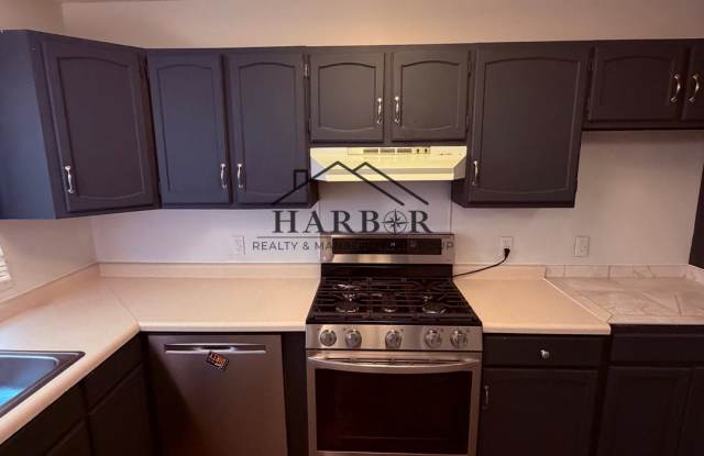 Beautiful 2 Bedroom Townhome in Owatonna, MN Gallery 3