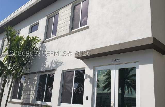 10275 NW 66th St photos photos