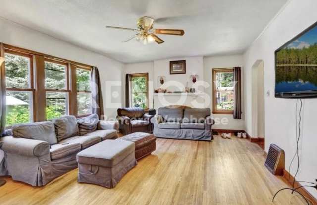 Awesome 5 Bedroom 2 Bathroom Single Family Home! photos photos Awesome 5 Bedroom 2 Bathroom Single Family Home! photos photos