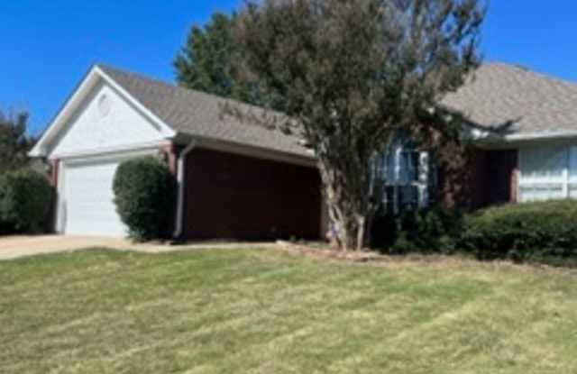 Beautiful 3 Bedroom on Remington Way/Corner Lot/New Flooring/No Carpet photos photos