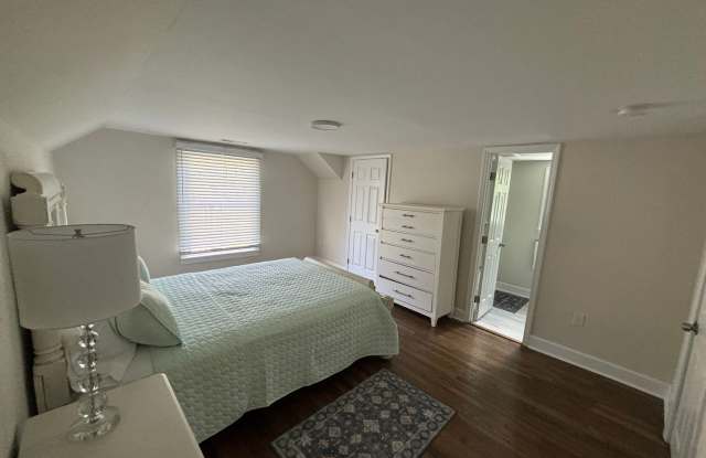 1231 BROOKWOOD DR Available 6/1/2027-28 and  6/1/2028-2029  Fully FURNISHED  (Short/Long Term) Gallery 4