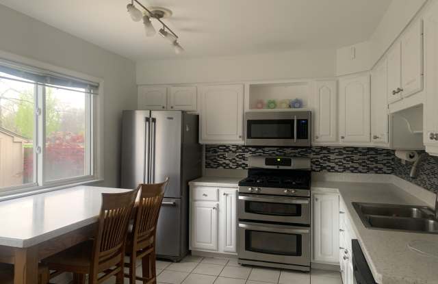 336 Skokie Court Gallery 2