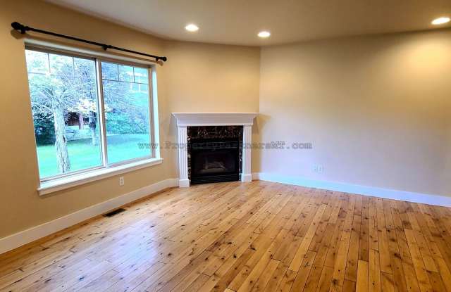 **$1,000 off first month rent!** Beautiful 3 Bed 2.5 Bath Town house with ALL the amenities! photos photos