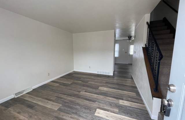 2 bedroom townhouse- located near outdoor green space  frisbee golf park photos photos