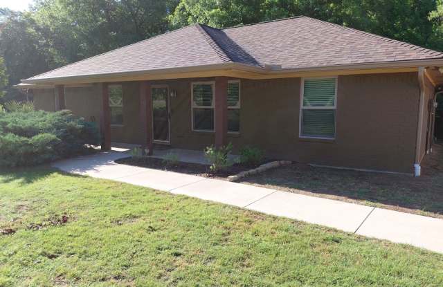 4/2 Private Backyard + Huge SHOP photos photos