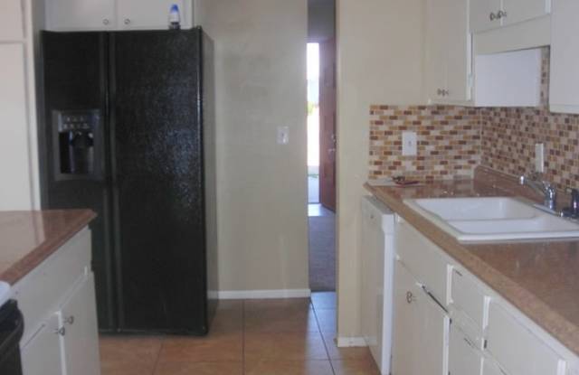 3427 West Paradise Drive Gallery 3