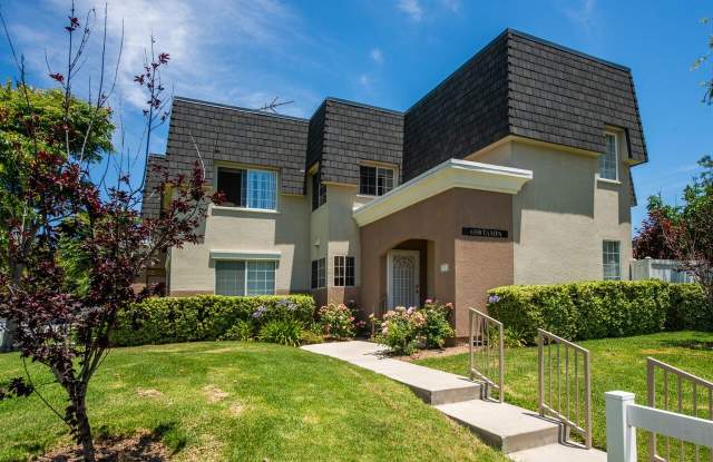 Briarcliffe Townhouse Updated Inside and Out photos photos