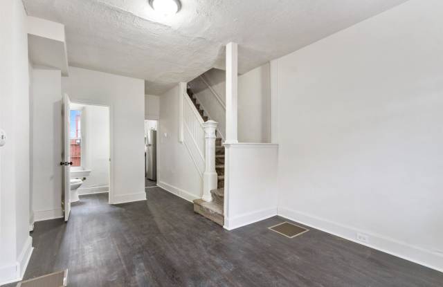 Bright 2 Bedroom, 1.5 Bath Home in Allison Hill! Gallery 4