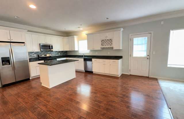 Spacious 4-Bedroom Norfolk Home with Fenced Yard, Deck & 2-Car Garage Gallery 4