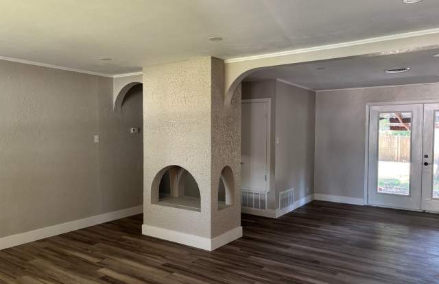 Nicely Remodeled 3/2 in West Sherman! Gallery 3
