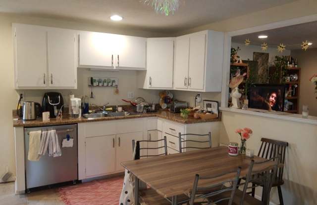 5 BEDROOM Available August 2027; $4,000.00 Gallery 4