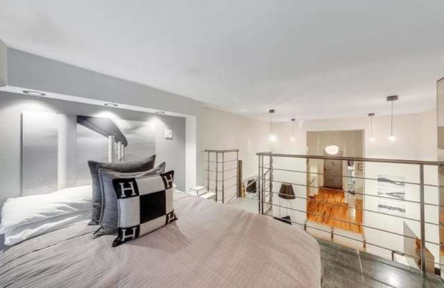 23 Waverly Place Gallery 2