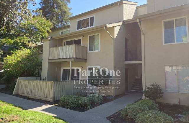 Spacious Walnut Creek Condo with Community Pool Gallery 1