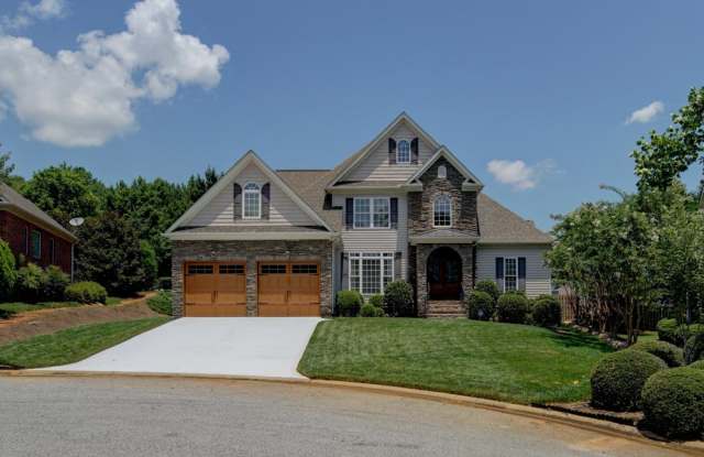 5 BR, 3 BA Home Quiet Cul de Sac, Convenient to Shopping, Schools and I-385 photos photos