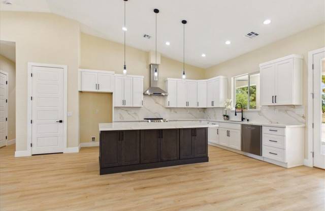2861 S Firestone Court Gallery 3
