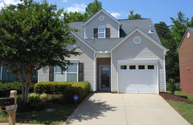Spacious 3 BR, 2.5 BA Home In District 2, With Easy Access to I-85  Downtown Spartanburg photos photos