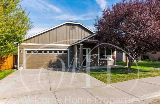 Comfortable Newer Home in a Quiet Neighborhood - 1230 Southwest Greeley Street, College Place, WA 99324