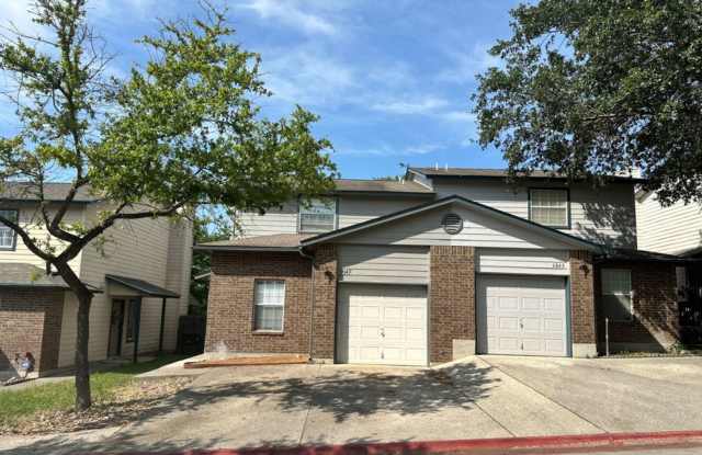 3 BD/2.5 BA AVAILABLE IN GATED COMMUNITY IN THE HEART OF MEDICAL CENTER! photos photos