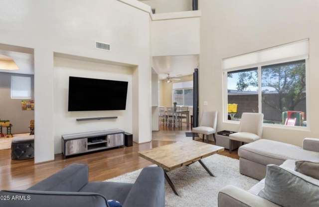 675 N ENCANTO VILLAGE Way Gallery 2