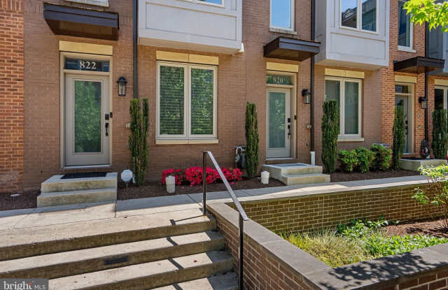 820 THOMPSON Crescent Gallery 3