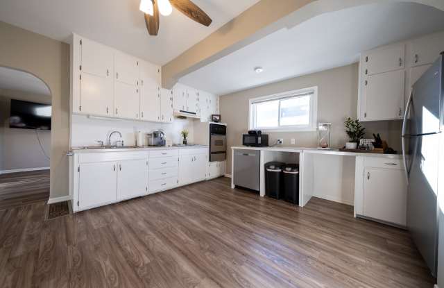 200 Mertens St. N. photos photos