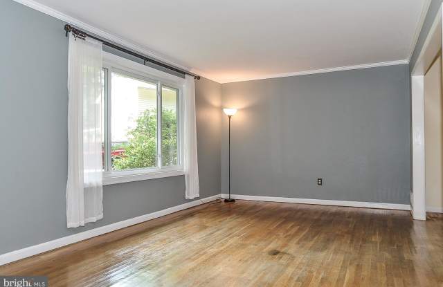 9826 COVENT COURT Gallery 2