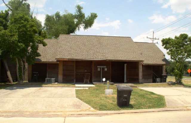 Bungalow with Private Fenced Back Yard. Waiting for you to call it Home. photos photos