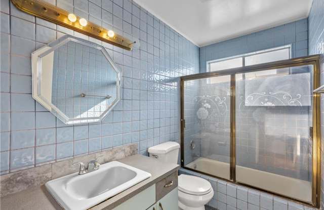 5282 Lindley Avenue photos photos
