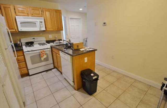 Charming 3 Bedroom-No Broker fee Gallery 3