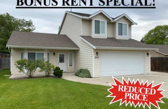 BONUS RENT SPECIAL! Backyard Oasis: 3 Bedroom 2 Bath House Available! photos photos