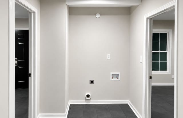 2626 Whitman Avenue Gallery 4