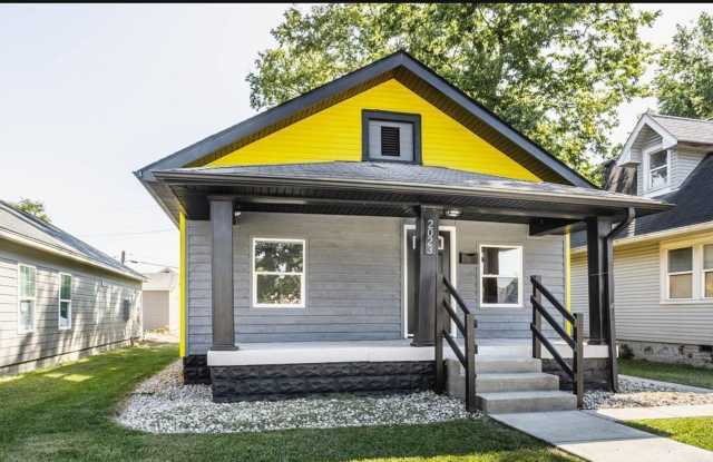 Newly Remolded Two Bedroom Home Located near 21st Street and Riverside Dr photos photos