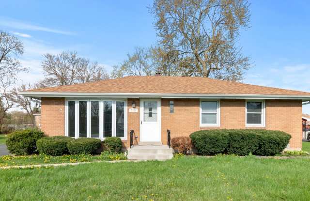 7932 S 86th Court - 7932 South 86th Court, Justice, IL 60458