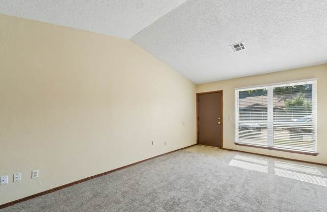 208 Hudson Pl Gallery 4