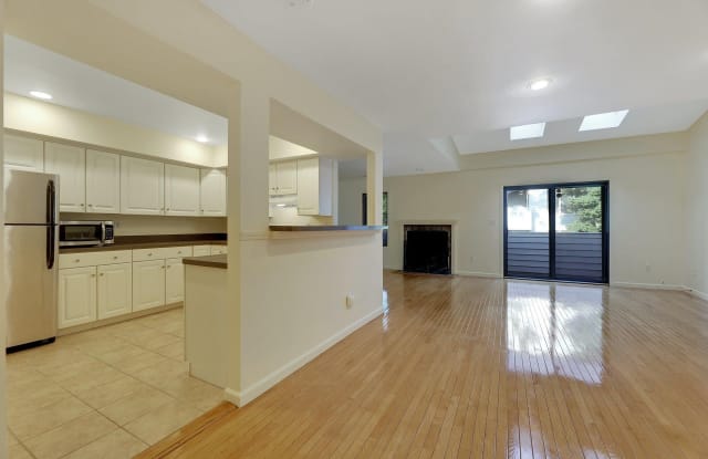 764 SPINNAKER CT - 764 Spinnaker Court, Secaucus, NJ 07094