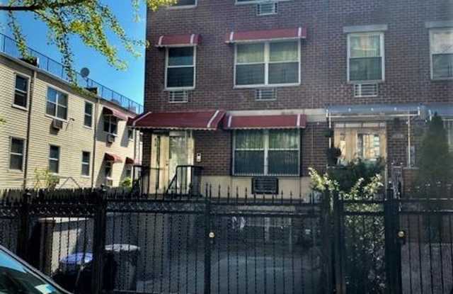 636 Jefferson Place Gallery 2